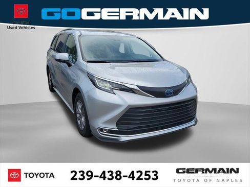 Certified 2022 Toyota Sienna XLE FWD image 4