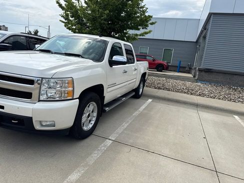 Used 2011 Chevrolet Silverado 1500 LTZ w/ LTZ White Diamond Edition AWD/4WD image 2