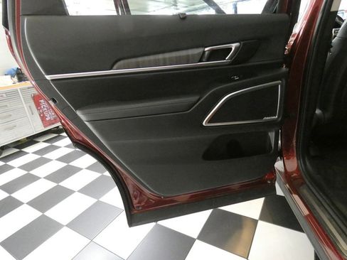 Used 2023 Kia Telluride AWD image 31