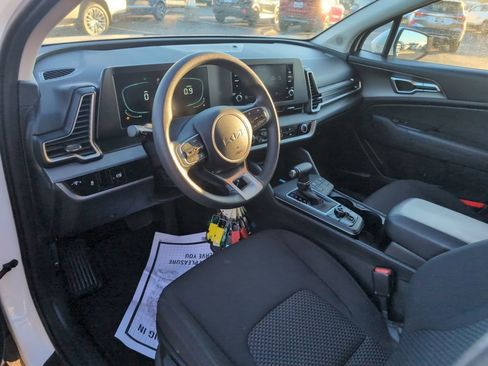 Used 2023 Kia Sportage LX image 12