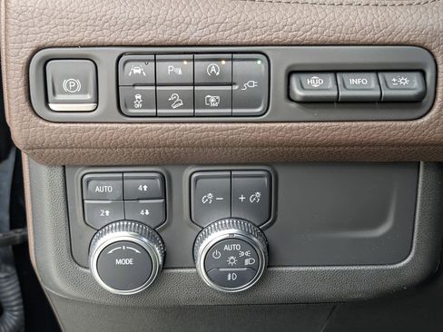 Used 2022 GMC Yukon XL Denali image 19