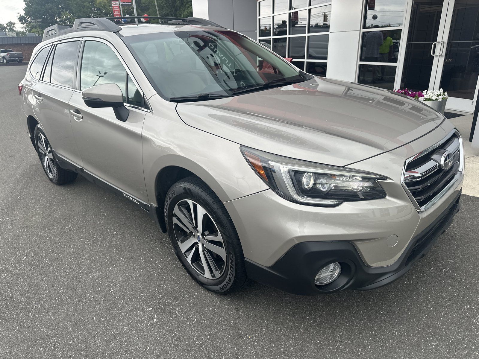 Used 2018 Subaru Outback 2.5i Limited AWD/4WD image 2