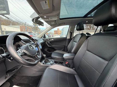 Used 2018 Volkswagen Tiguan SE w/ Panoramic Sunroof Package image 21