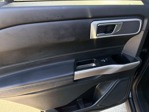 Certified 2023 Ford Explorer XLT image 12