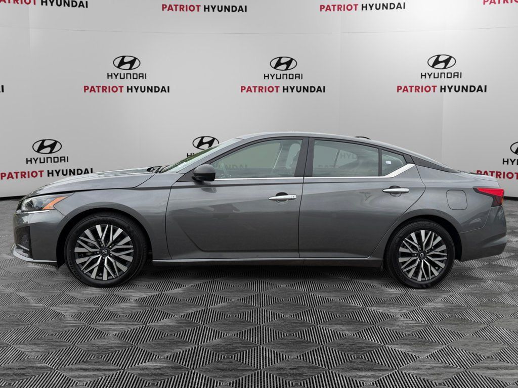 Used 2025 Nissan Altima 2.5 SV FWD image 6