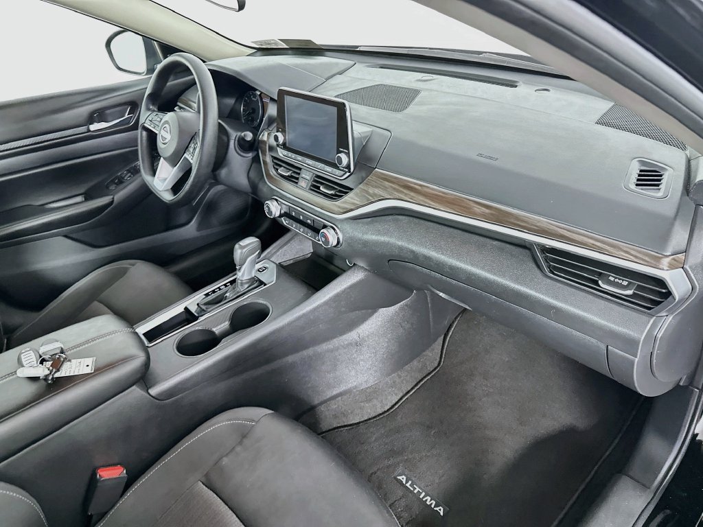 Used 2025 Nissan Altima 2.5 SV FWD image 29