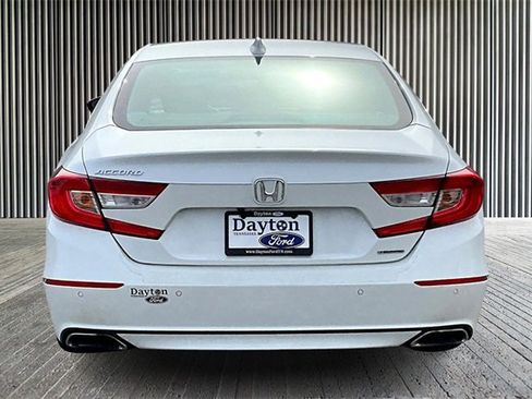 Used 2018 Honda Accord Touring image 4