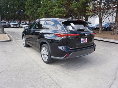 Used 2021 Toyota Highlander Limited image 22
