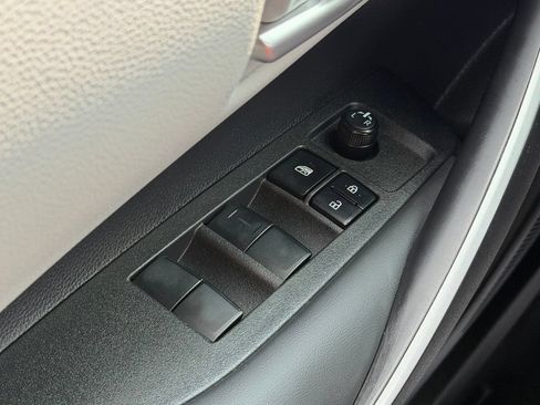 Certified 2025 Toyota Corolla SE FWD image 18