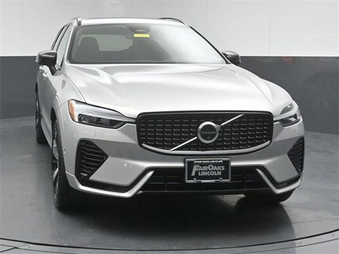 Used 2022 Volvo XC60 T8 R-Design w/ Advanced Package image 2