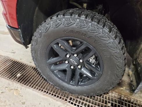 Used 2024 Chevrolet Silverado 1500 LT Trail Boss w/ LPO, Dark Essentials Package image 10