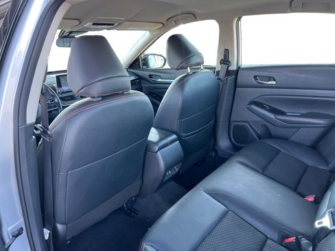 Used 2023 Nissan Altima 2.5 SR image 12