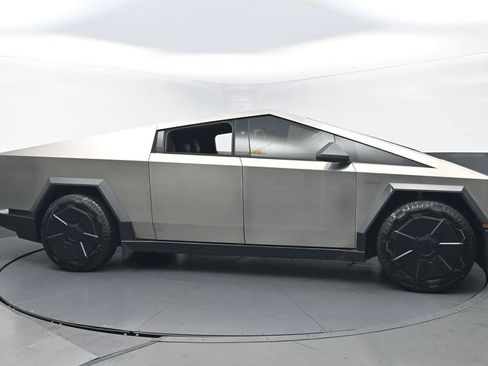 Used 2024 Tesla Cybertruck AWD Crew Cab image 5