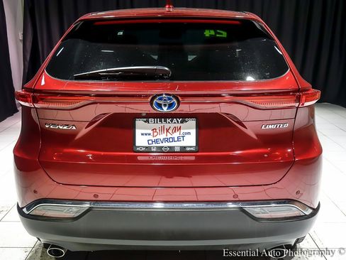 Used 2024 Toyota Venza Limited image 9