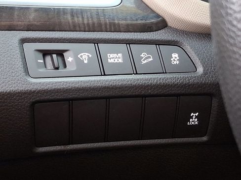 Used 2017 Hyundai Santa Fe Sport image 24