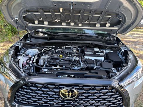 Used 2025 Toyota Corolla Cross LE image 32