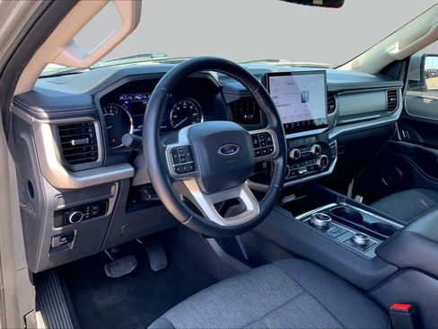Used 2024 Ford Expedition XLT AWD/4WD image 17