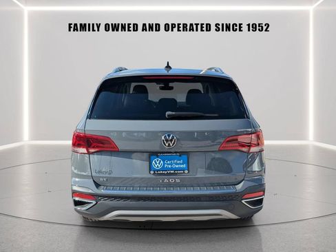 Certified 2023 Volkswagen Taos SE w/ Panoramic Sunroof Package FWD image 5