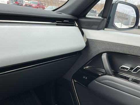 Used 2025 Land Rover Range Rover Sport Dynamic SE image 19