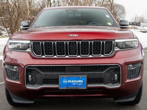 Used 2023 Jeep Grand Cherokee Overland w/ Luxury Tech Group IV AWD/4WD image 3
