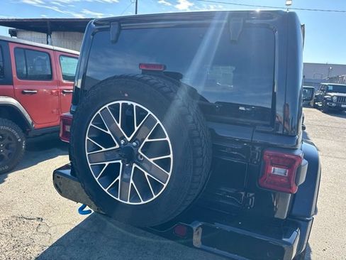 Used 2024 Jeep Wrangler High Altitude AWD/4WD image 6