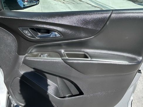 Used 2021 Chevrolet Equinox LT image 16