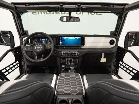 Used 2025 Jeep Gladiator Sport image 22