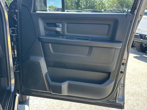 Used 2017 RAM 1500 Express RWD image 15