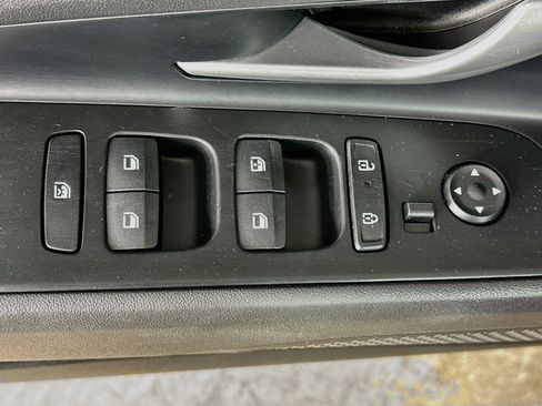 Used 2025 Hyundai Elantra SEL FWD image 15