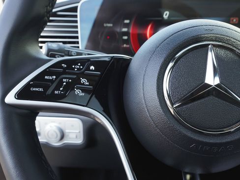 Used 2025 Mercedes-Benz GLE 350 4MATIC image 19