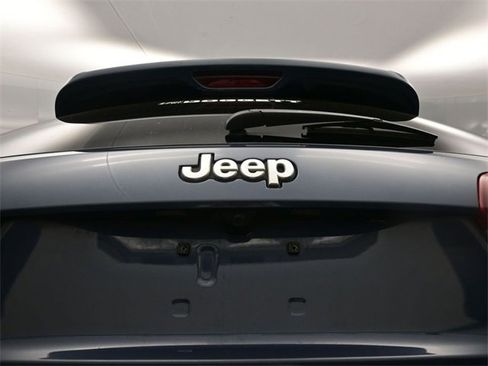 Used 2020 Jeep Grand Cherokee Limited w/ Luxury Group II image 24