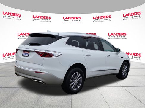 Used 2023 Buick Enclave Essence image 3