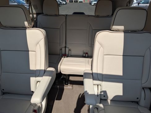 Used 2022 GMC Yukon Denali w/ Denali Premium Package image 13