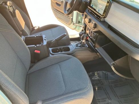 Used 2024 Jeep Wrangler Unlimited AWD/4WD image 21