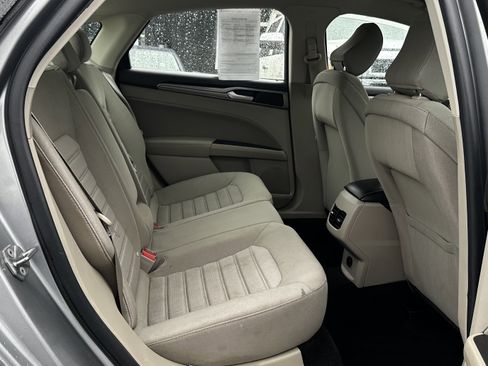 Used 2020 Ford Fusion SE image 12