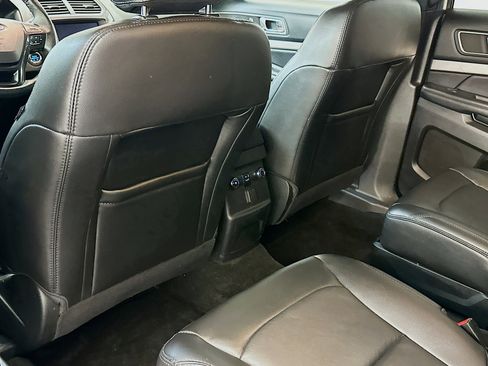 Used 2018 Ford Explorer XLT w/ Equipment Group 202A AWD/4WD image 27