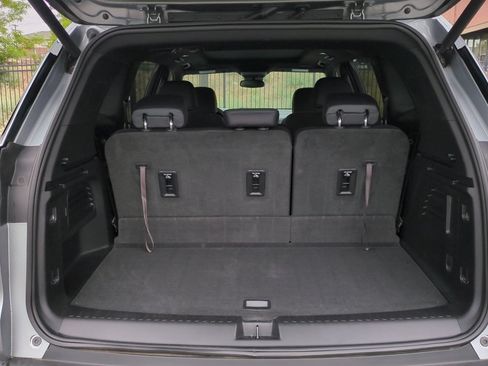 Used 2025 GMC Acadia AT4 w/ Luxury Package AWD/4WD image 16