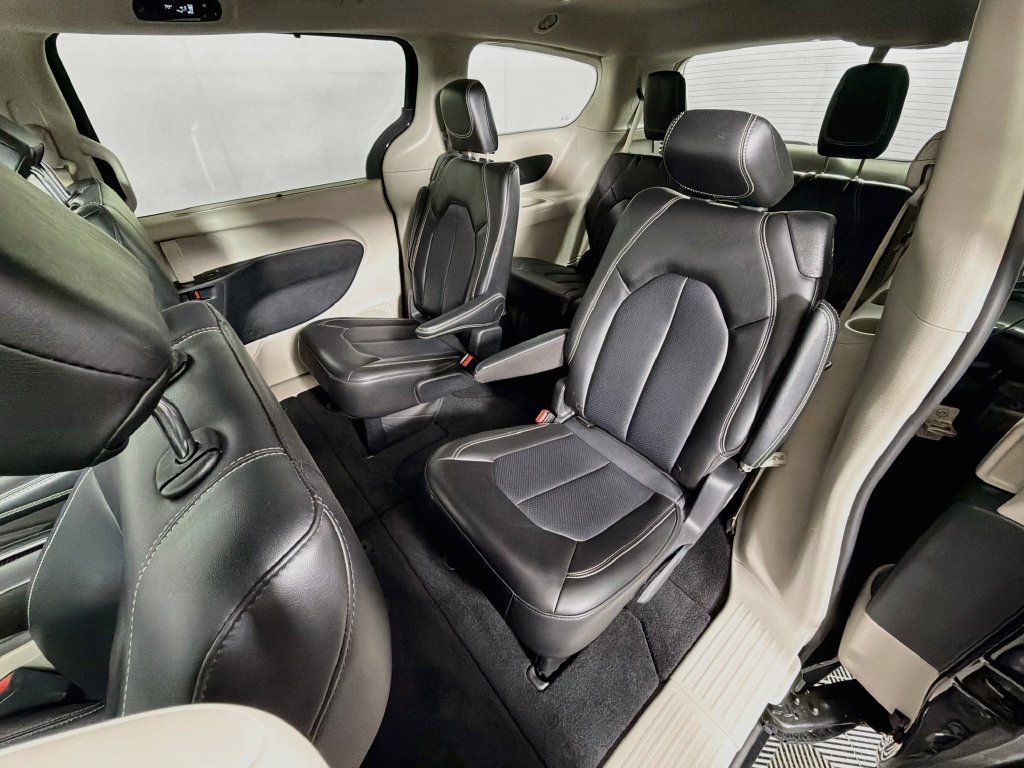 Used 2024 Chrysler Pacifica Touring-L FWD image 23