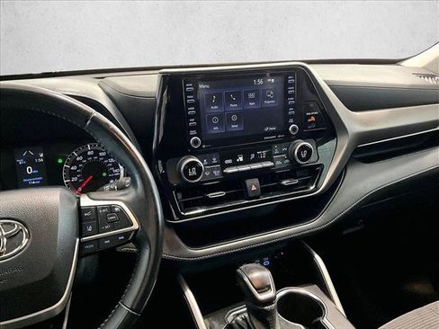 Used 2022 Toyota Highlander LE FWD image 8