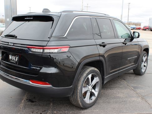 Used 2023 Jeep Grand Cherokee Limited image 3