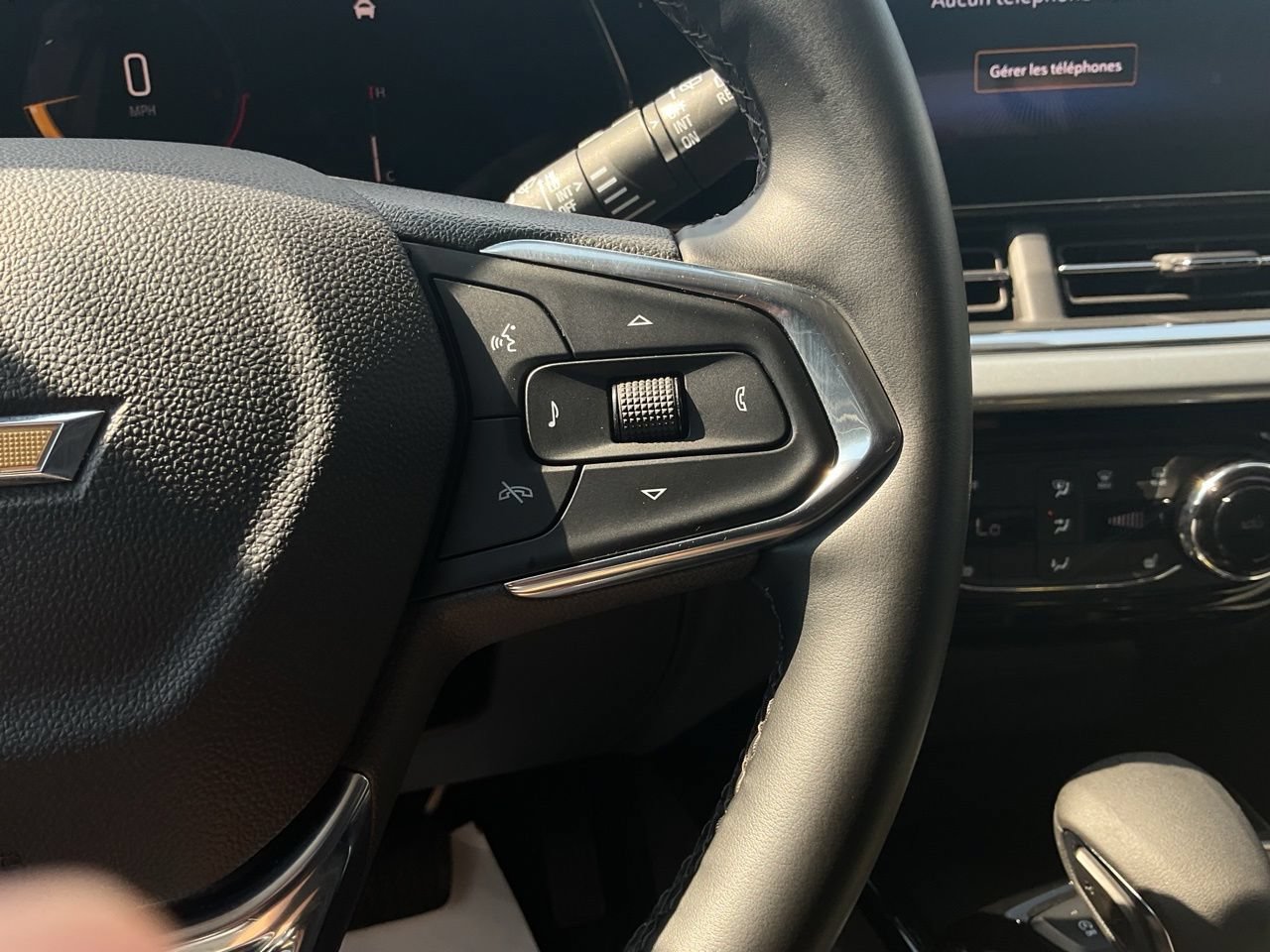 Used 2025 Chevrolet Trax LT w/ LT Convenience Package FWD image 39
