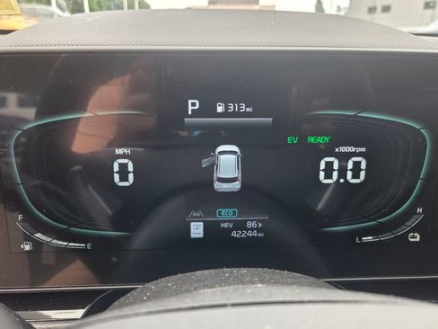Used 2023 Kia Niro SX Touring FWD image 18