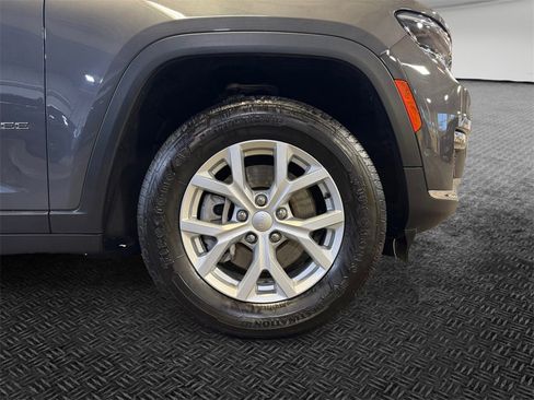 Used 2023 Jeep Grand Cherokee L Limited w/ Luxury Tech Group II image 11