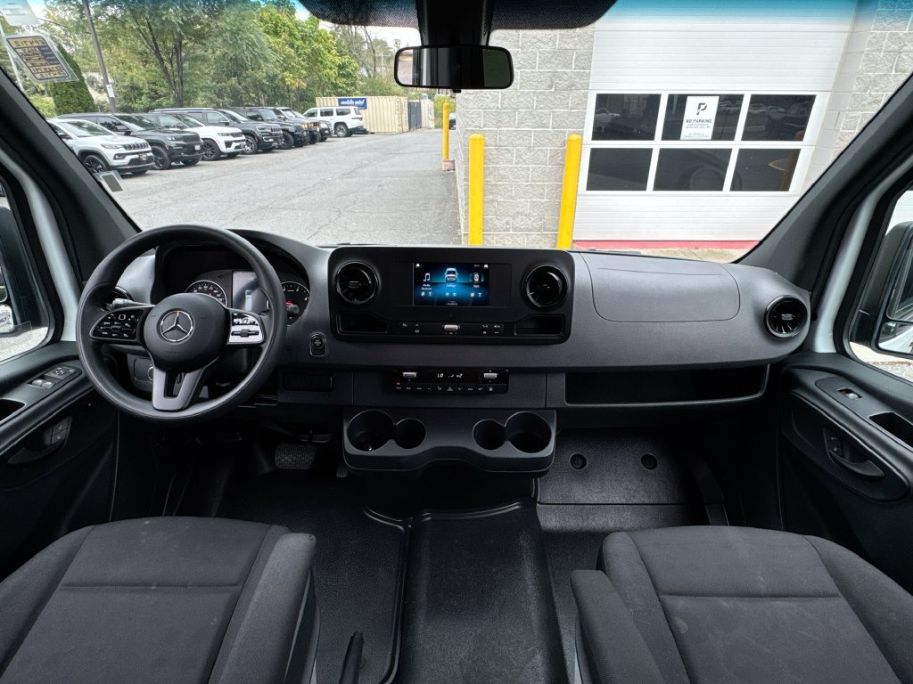 Used 2024 Mercedes-Benz Sprinter 2500 image 28