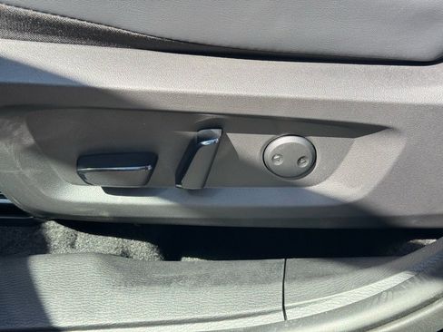 New 2025 Mitsubishi Outlander SE image 23