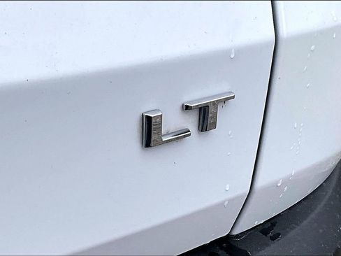 Used 2024 Chevrolet Traverse LT image 42