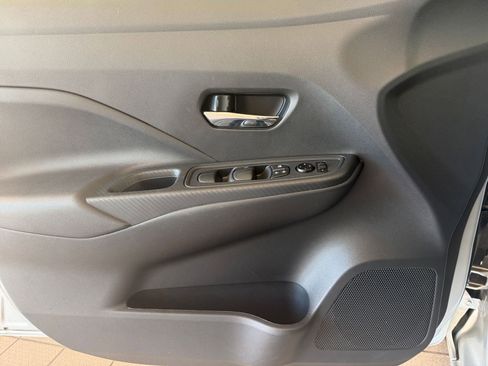 Used 2025 Nissan Versa SV FWD image 18