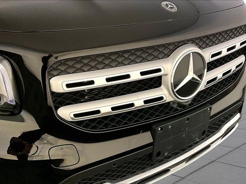Used 2023 Mercedes-Benz GLB 250 4MATIC image 32