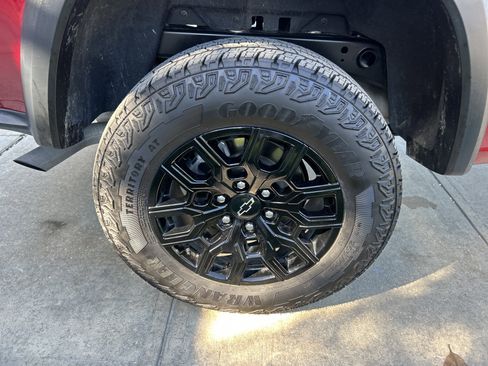 Used 2024 Chevrolet Colorado Trail Boss w/ Advanced Trailering Package image 9