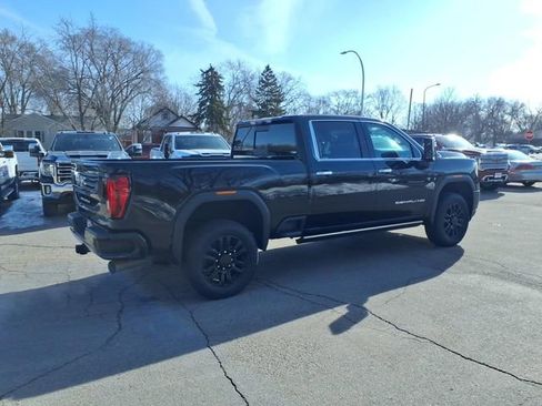 Used 2022 GMC Sierra 3500 Denali w/ Denali Black Diamond Edition image 3